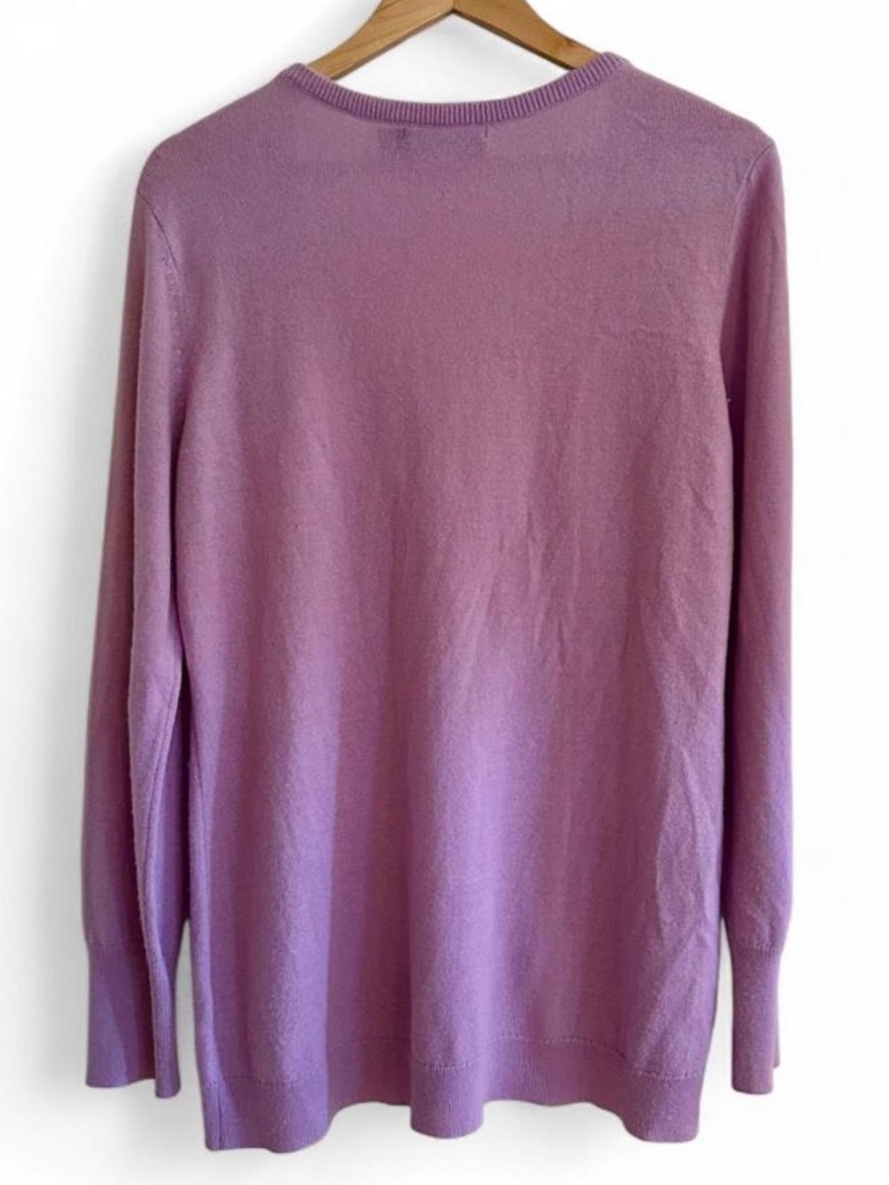 New York & Company Lilac Soft V Neck Sweater XL Lightweight Cashmere Feel - Picture 3 of 8